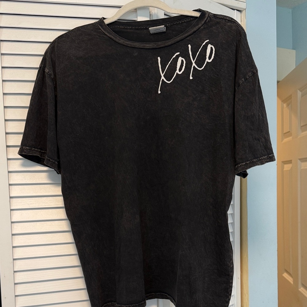 Black XOXO Graphic T-Shirt
Size large-